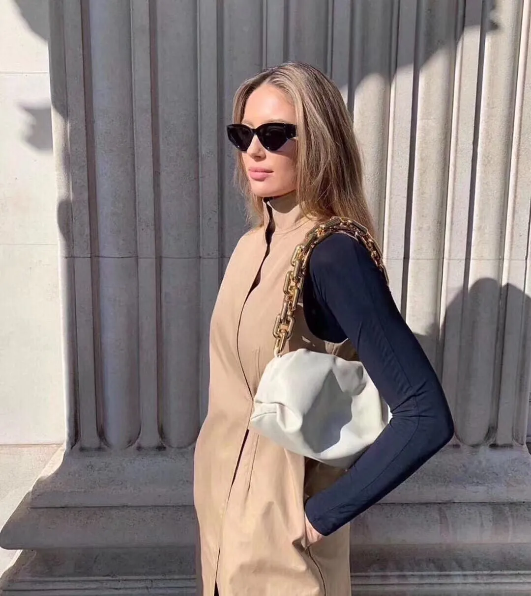THE CHAIN ​​POUCH Milan Fashion Actress Street Photo ☑️ So healing and perfect